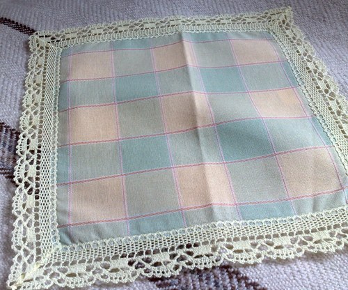 Prostírka s vambereckou krajkou 30x30 sleva z 88,-