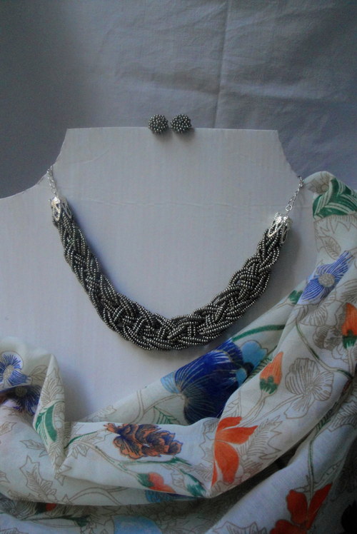 Náhrdelník pletený tmavě kovový — foto 1