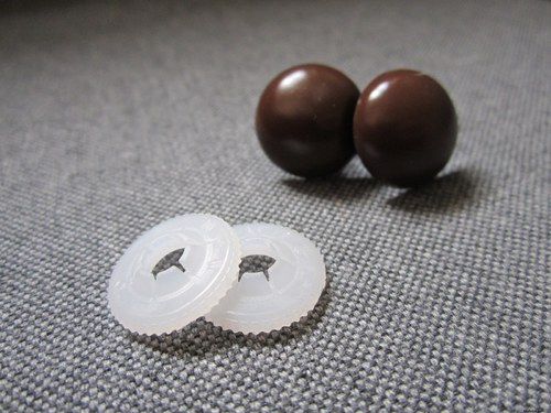 Bezpečnostní oči nebo nos, hnědá barva, 18mm