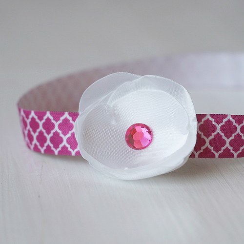 Čelenka pro newborn - bílá kytička — foto 1