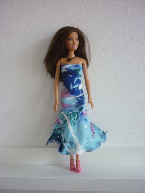Šaty na panenku Barbie — foto 1