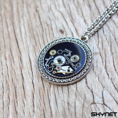 Tmavě modrý amulet — foto 1