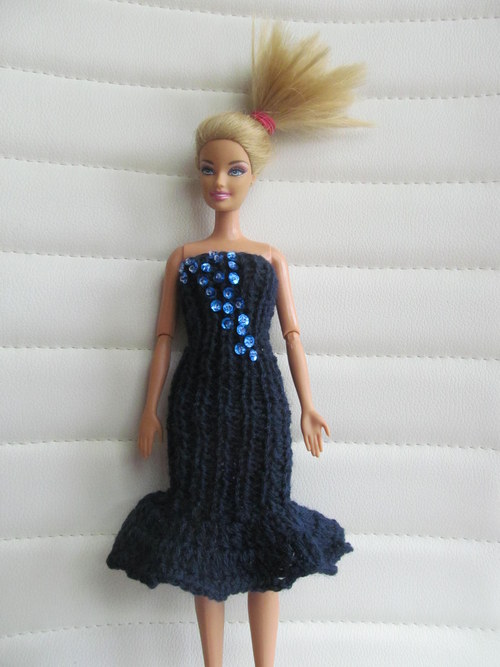 Tmavě modré plesové šaty pro Barbie — foto 1
