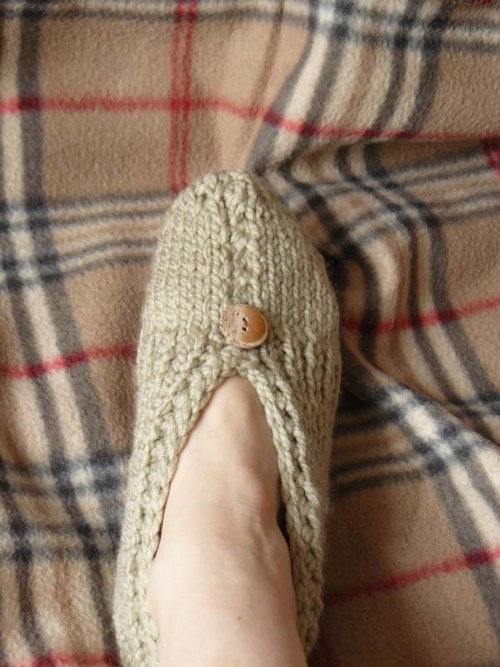 Papuče béžové s knoflíčkem — foto 1