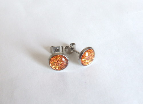 Náušnice Fire opal s okrajem 7 mm chir. ocel — foto 1