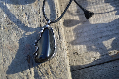 Černý amulet plný síly — foto 1