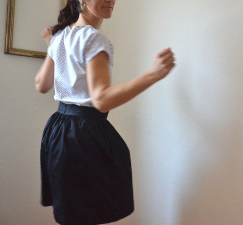 .čierna sukňa — foto 1