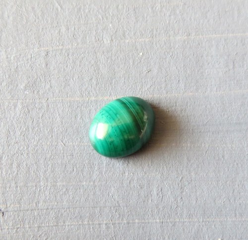 Malachit kabošonek 9x7mm, č.9 — foto 1