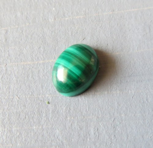 Malachit kabošonek 9x7mm, č.14 — foto 1