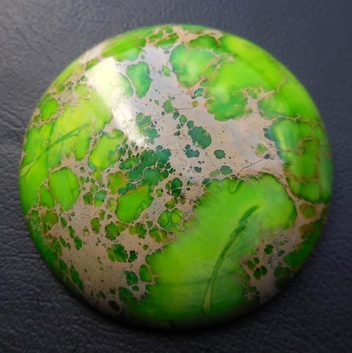 Variscit - kabošon (35 x 35 x 8 mm) — foto 1