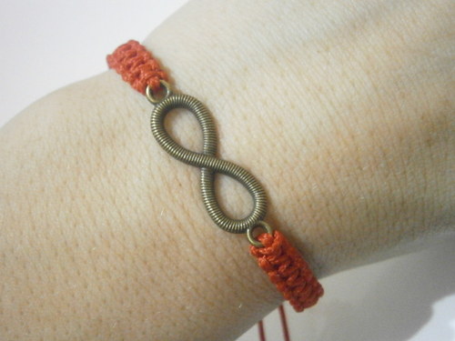 Infinity náramek červený - oboustranný (macramé) — foto 1