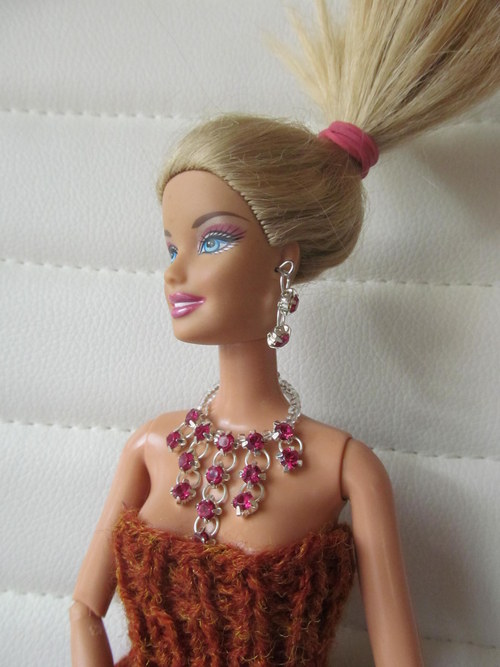 Elegantní souprava pro Barbie — foto 1