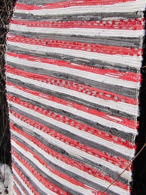 Ručně tkaný koberec 70x200 cm červeno-černý