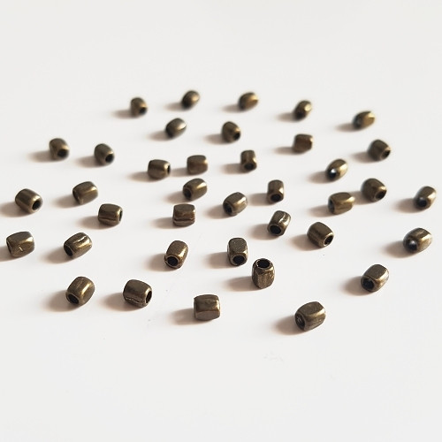 Korálek kovový, kvádřík, staromosaz, 2x3 mm (25ks)