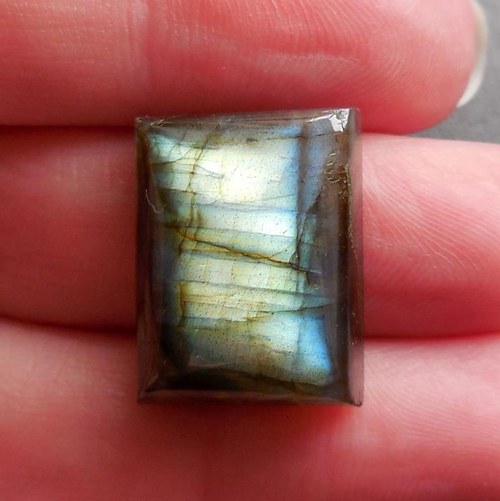 Labradorit - kabošon (19 x 15 x 8 mm)