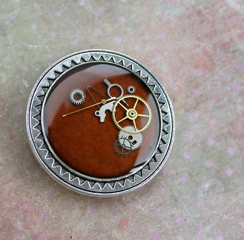 Brown brooch — foto 1