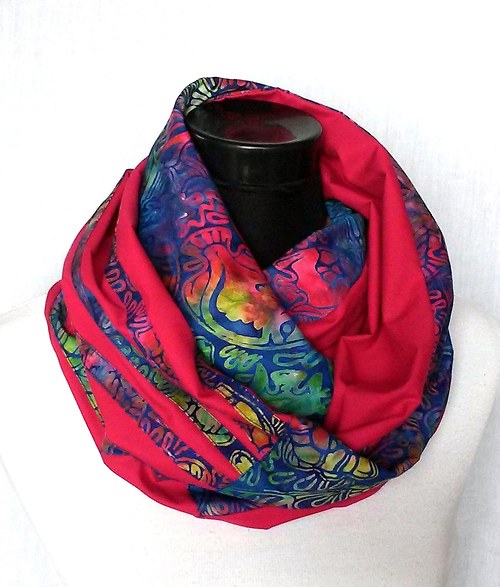 Nákrčník "Batik s aplikací proužků" — foto 1