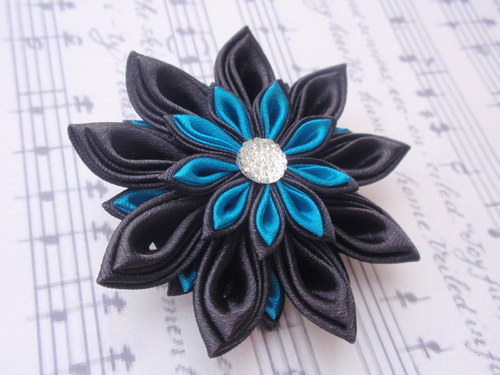 Brož Black and turquoise — foto 1