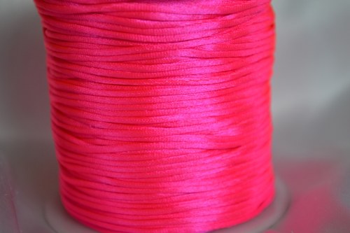 Šnúrka saténová neonová ružová, 1mm