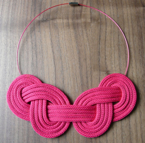Náhrdelník Loop Dark Pink — foto 1