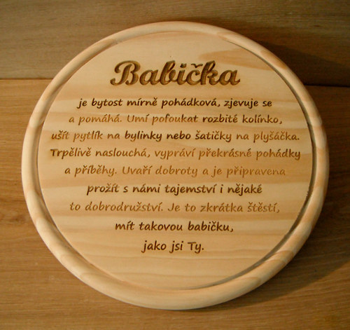 Dřevěné prkénko kulaté (25 cm) - babička — foto 1