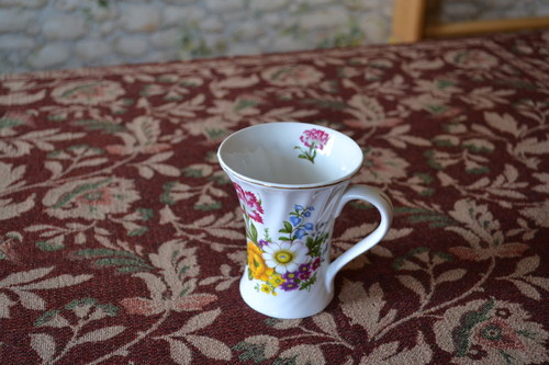 Porcelánový hrnek — foto 1