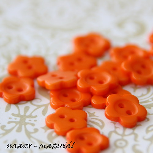 Knoflík kytička 11mm ~ 5 ks ~ oranžový