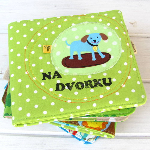 Šitá knížka - na dvorku — foto 1
