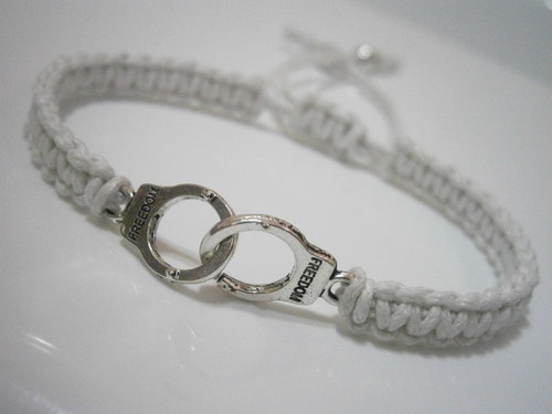 "Pouta" náramek (macramé) — foto 1