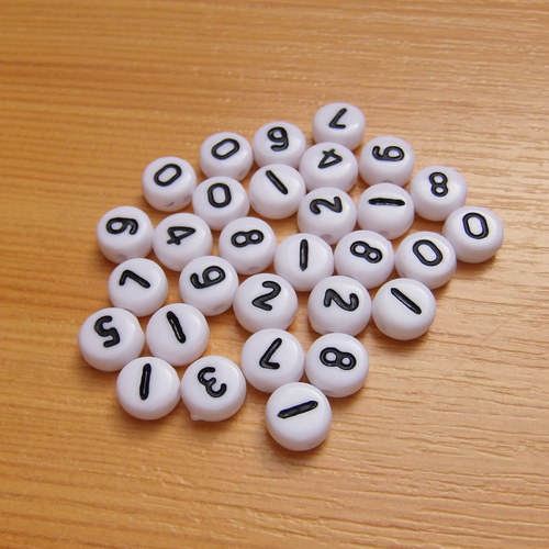 Čísla - akryl - 7 x 3 mm - 50 kusů