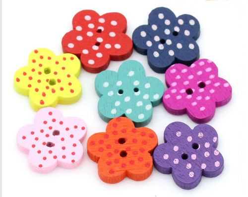 Dřevěný knoflík ~ Kytička 15mmx14mm