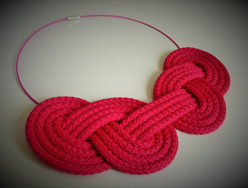 Náhrdelník Loop Dark Pink — foto 1