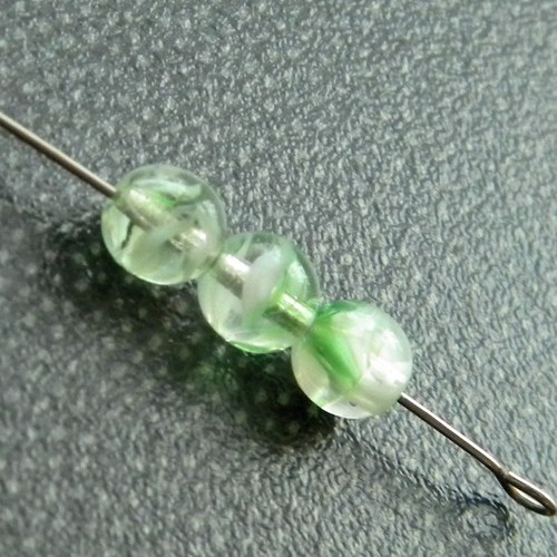 Mačkané kuličky zelenočiré 6 mm - 40 ks