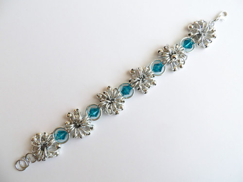 Střapatý náramek se Swarovski — foto 1
