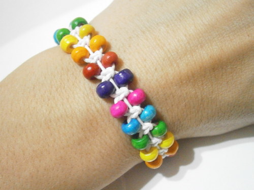 Letní pestrobarevný náramek (macramé) — foto 1
