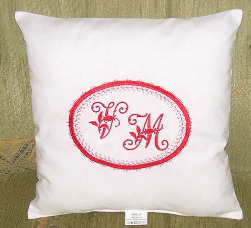 Polštářek s monogramem — foto 1