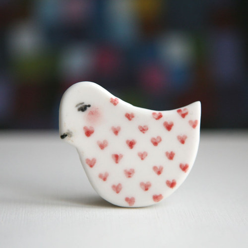 Zamilovanééé l (porcelánová brož) — foto 1