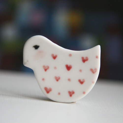 Zamilovanééé ll (porcelánová brož) — foto 1