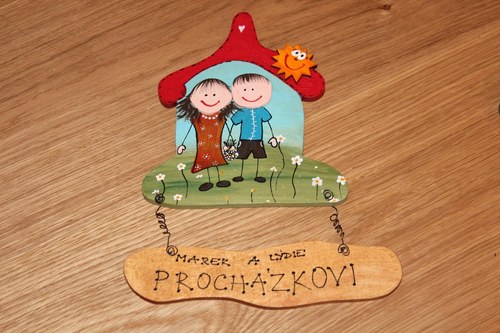 Dřevěná cedulka na dveře PROCHÁZKOVI