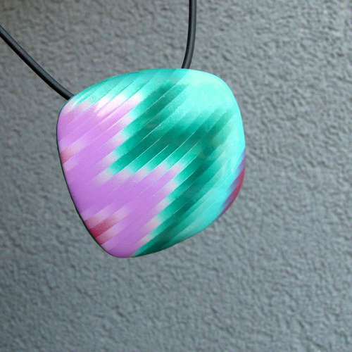 Bargello smaragd a lila - náhrdelník