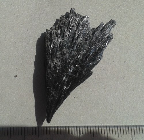 Kyanit černý L- 46 — foto 1
