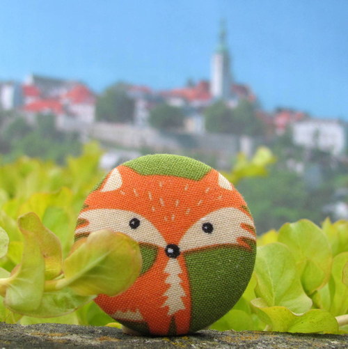 Běží liška k Táboru - knoflík — foto 1