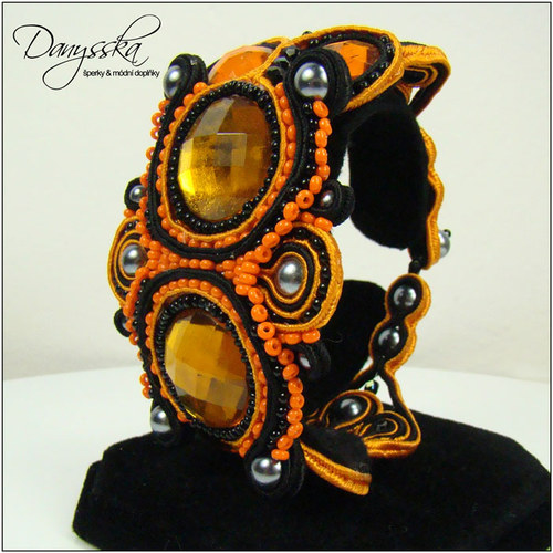 Oranžovočerný soutache náramek — foto 1