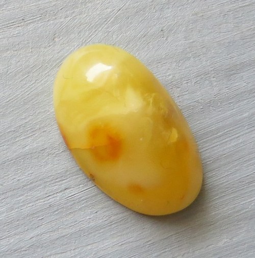Přírodní Jantar - Litva kabošon č.4 — foto 1