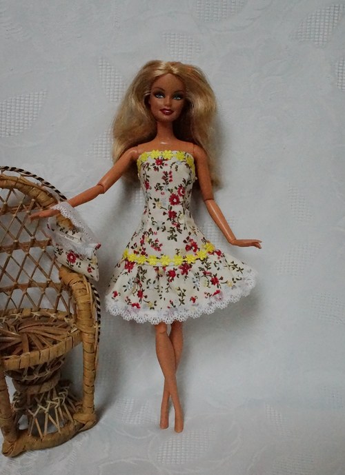 Romantické šaty s taškou — foto 1