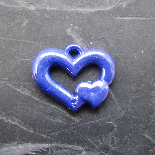 Plastové srdíčko 25x20mm - tm. modré - 2 ks