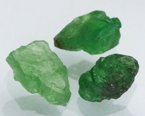 Tsavorit!! -- Keňa -- 0,65ct 3ks (4581) — foto 1