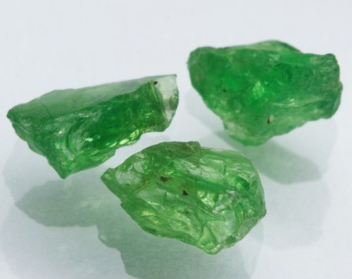 Tsavorit!! -- Keňa -- 1,04ct 3ks (4583) — foto 1
