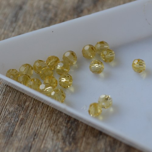 Korálky ohňovky 4 mm 15 ks — foto 1