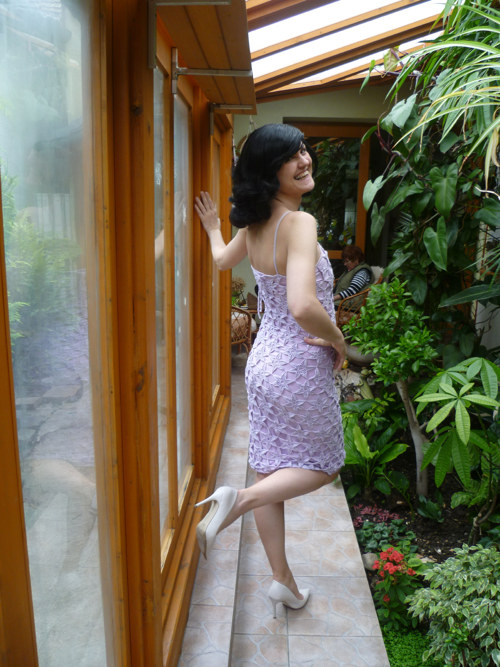 Háčkované fialkové šaty — foto 1